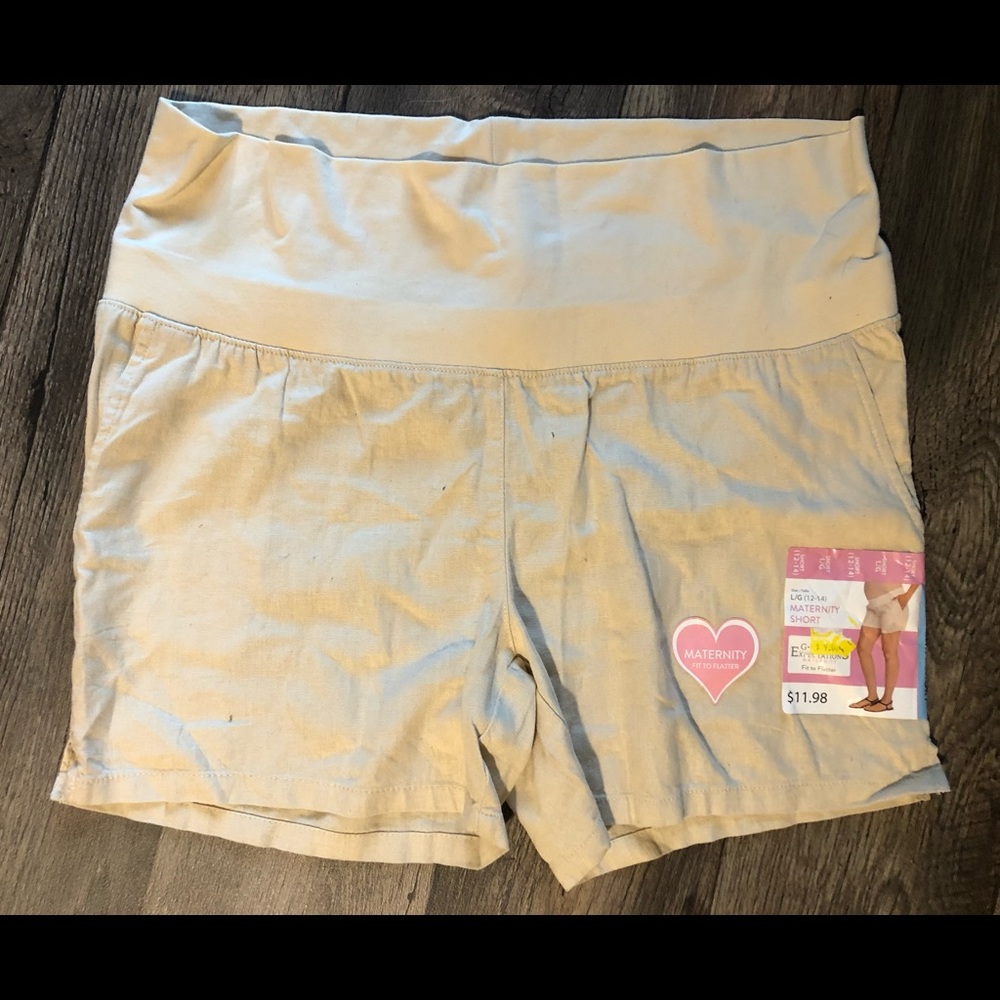 Maternity shorts NWT